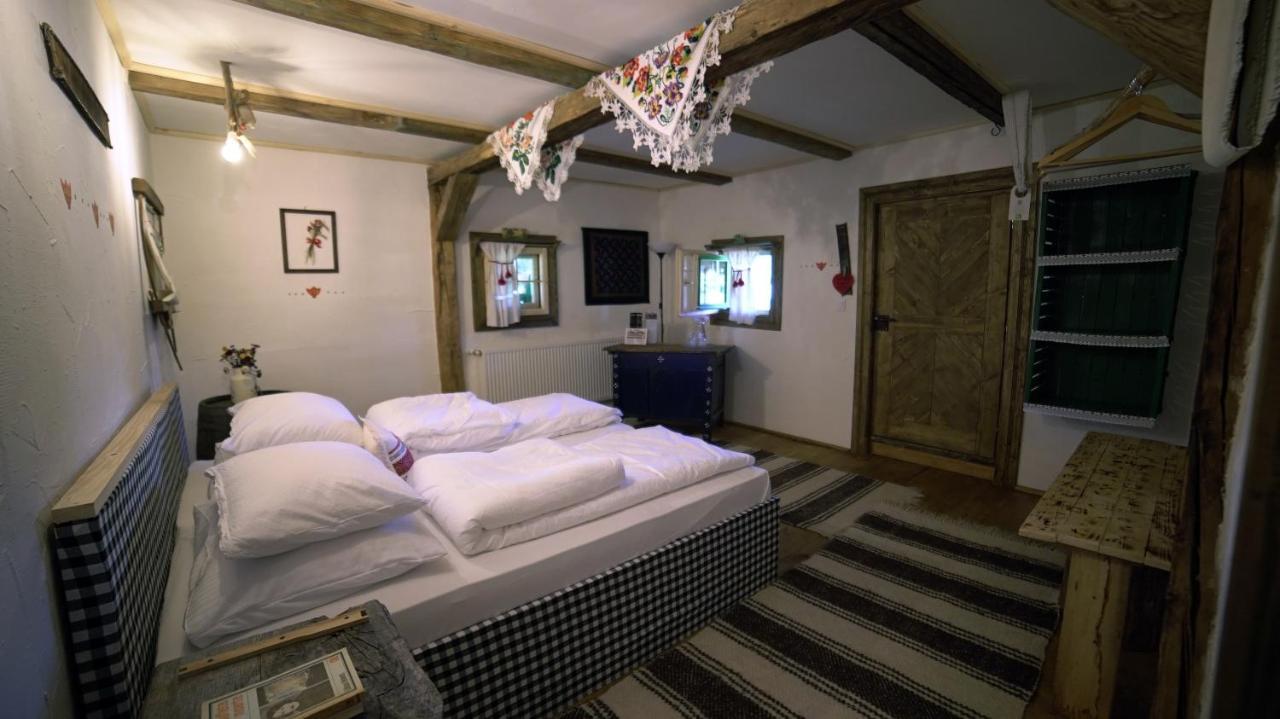 Surdesti  Iz De Maramures Rural Hotel (Adults Only) מראה חיצוני תמונה