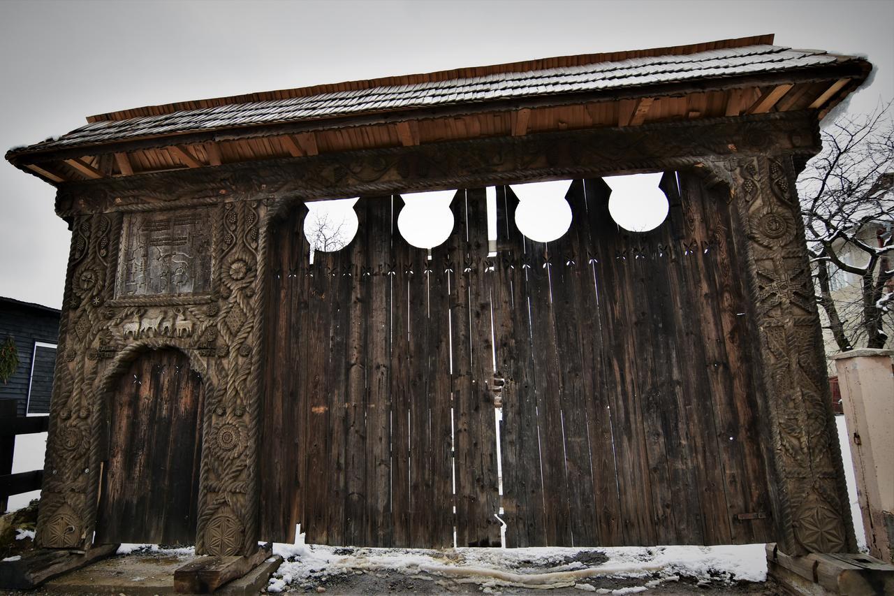 Surdesti  Iz De Maramures Rural Hotel (Adults Only) מראה חיצוני תמונה